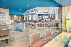 2 restaurantes; se sirven desayunos y cenas