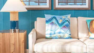 1 bedroom, Egyptian cotton sheets, premium bedding, down comforters