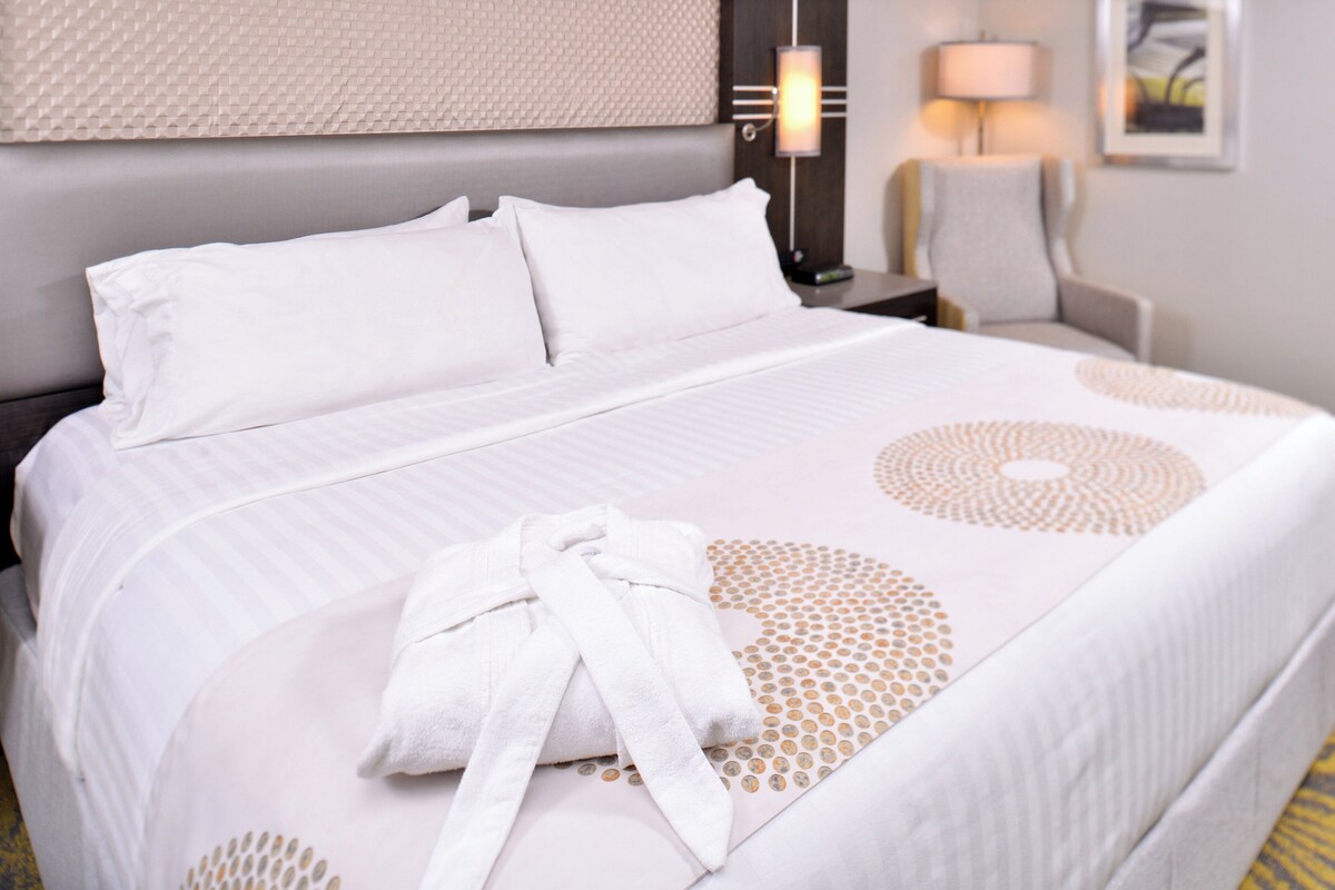 Standard Room | In-room safe, desk, soundproofing, iron/ironing board