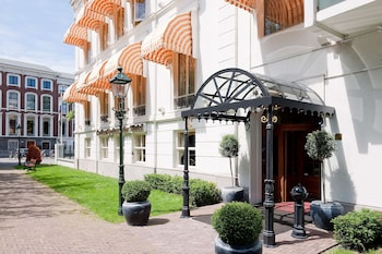 Carlton Ambassador Hotel