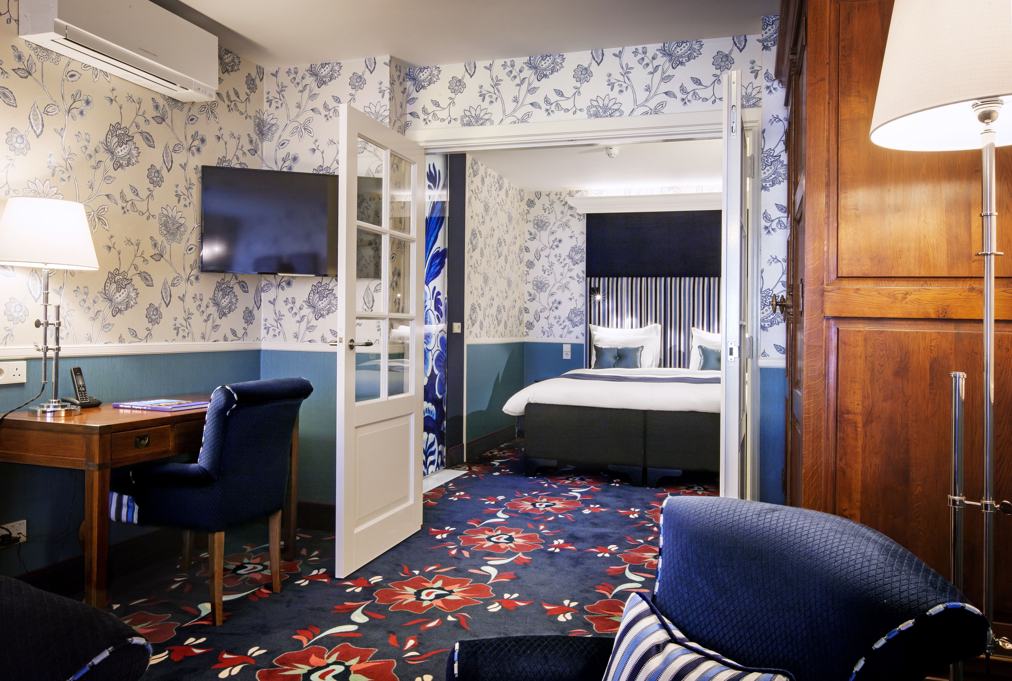 room (residence) | living room | tv