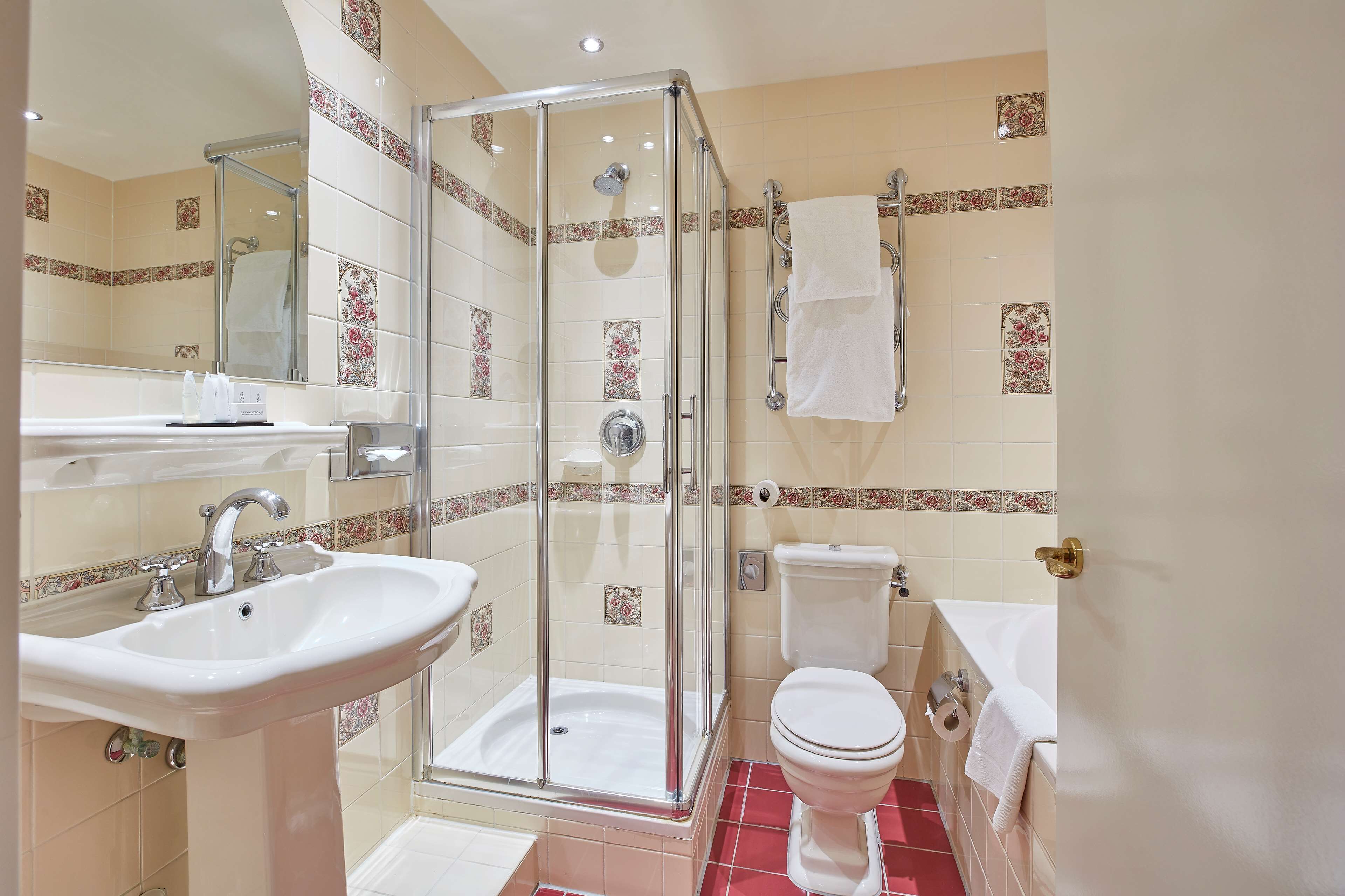 1 bedroom, hypo-allergenic bedding, minibar, in-room safe