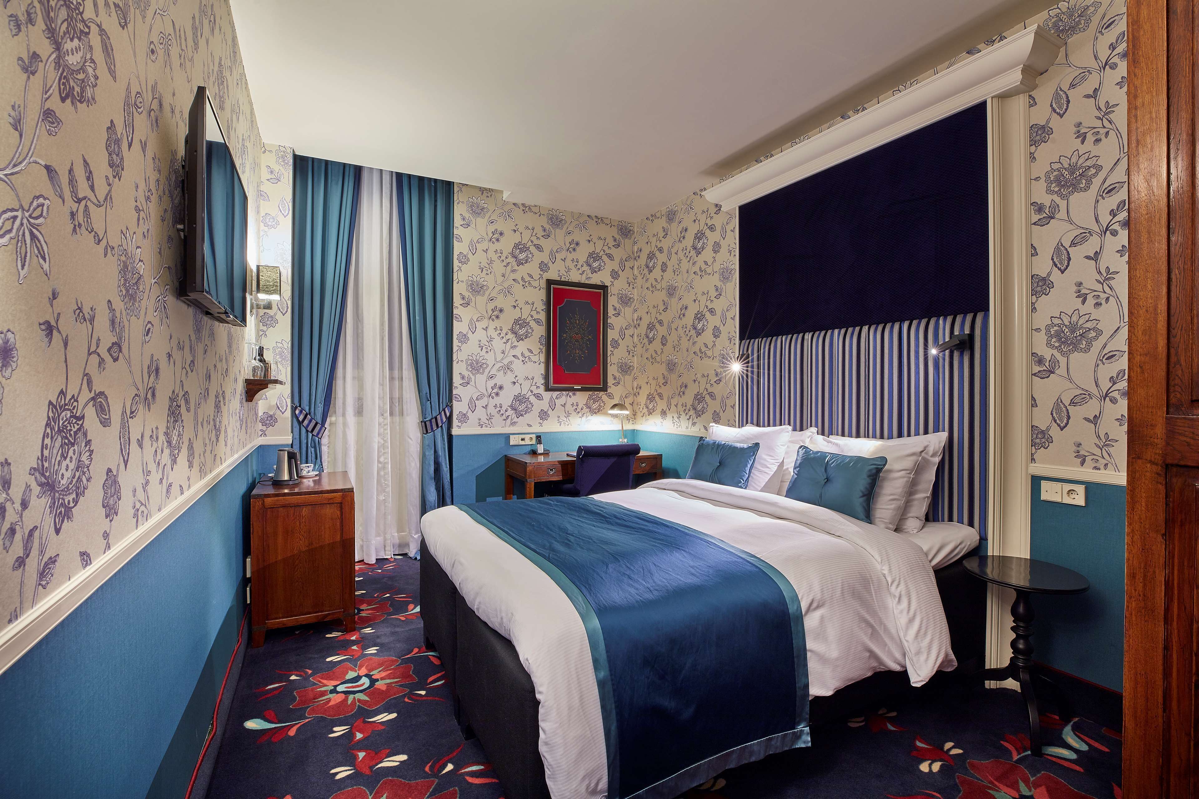 1 bedroom, hypo-allergenic bedding, minibar, in-room safe