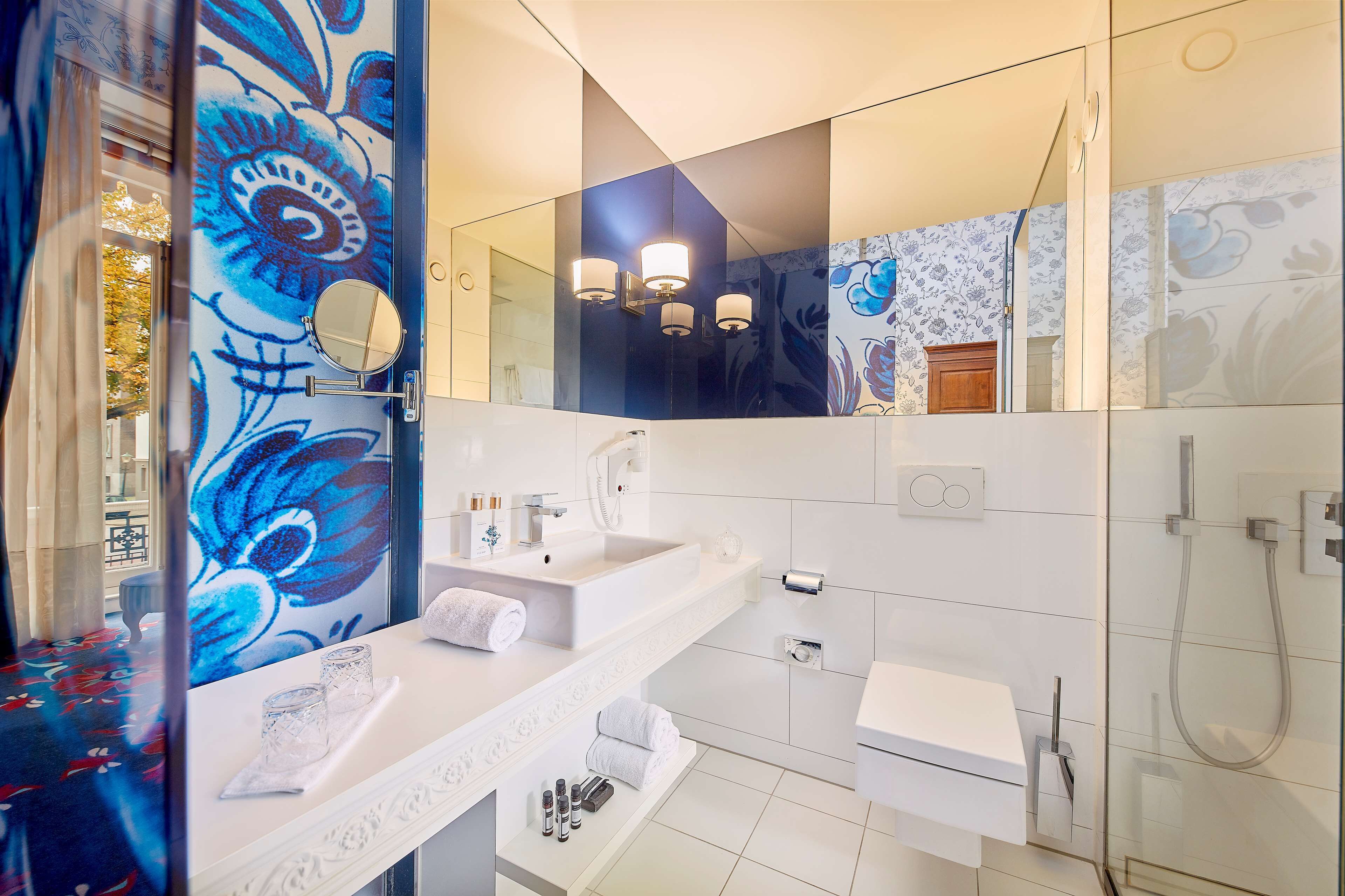 1 bedroom, hypo-allergenic bedding, minibar, in-room safe