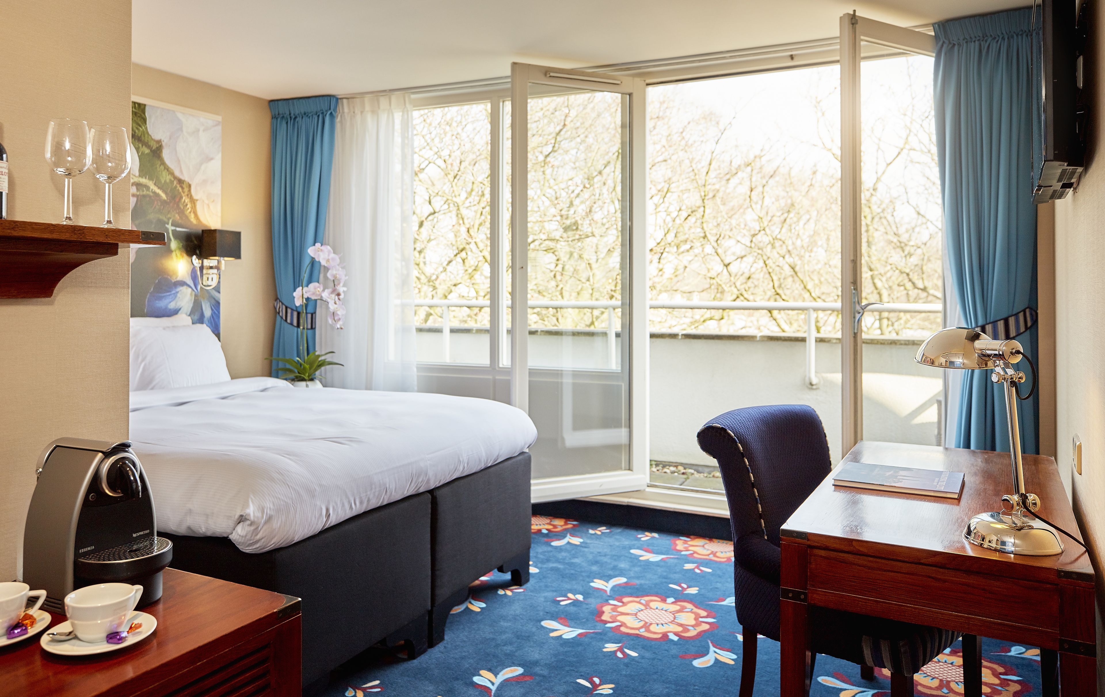 1 bedroom, hypo-allergenic bedding, minibar, in-room safe