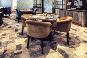 2 restaurants, breakfast served - Carlton Ambassador Hotel (The Hague)