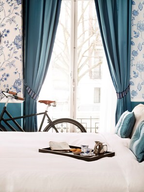 Roba de llit hipoal·lergògena, minibar i caixa forta a l'habitació 
