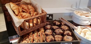 Daily English breakfast for a fee - Manchester Marriott Victoria & Albert Hotel (Manchester)