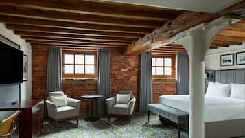 Egyptian cotton sheets, premium bedding, in-room safe, desk