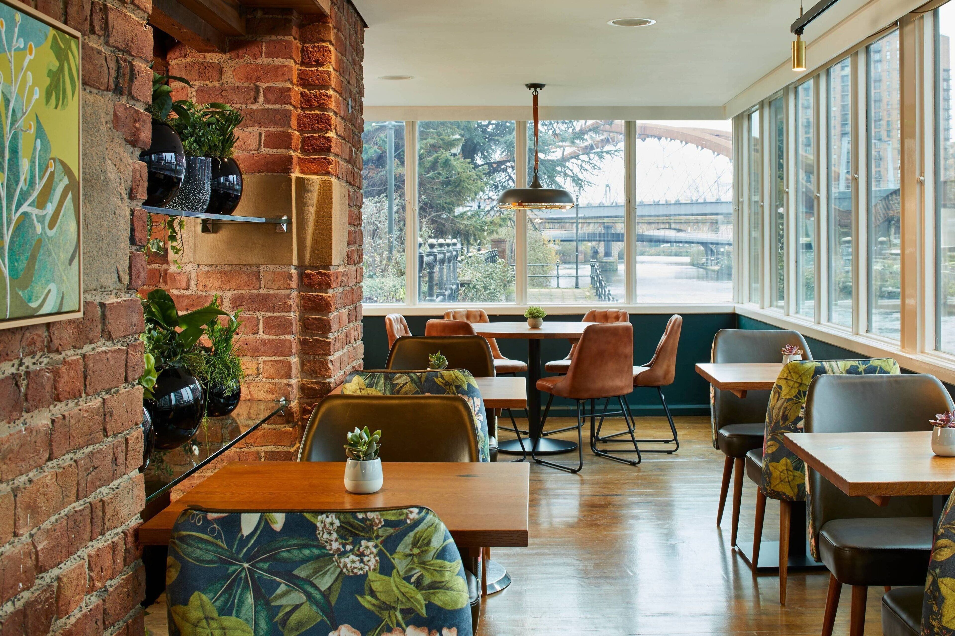 breakfast, lunch, dinner served; british cuisine