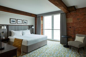 Egyptian cotton sheets, premium bedding, in-room safe, desk