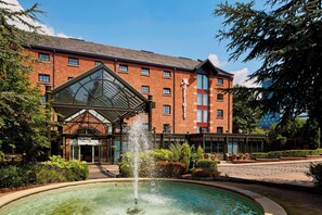 Exterior - Manchester Marriott Victoria & Albert Hotel (Manchester)