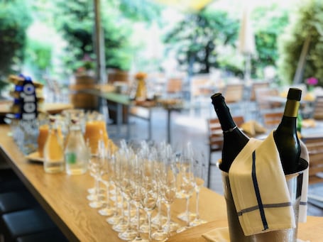 Food and drink. Hotel Felmis