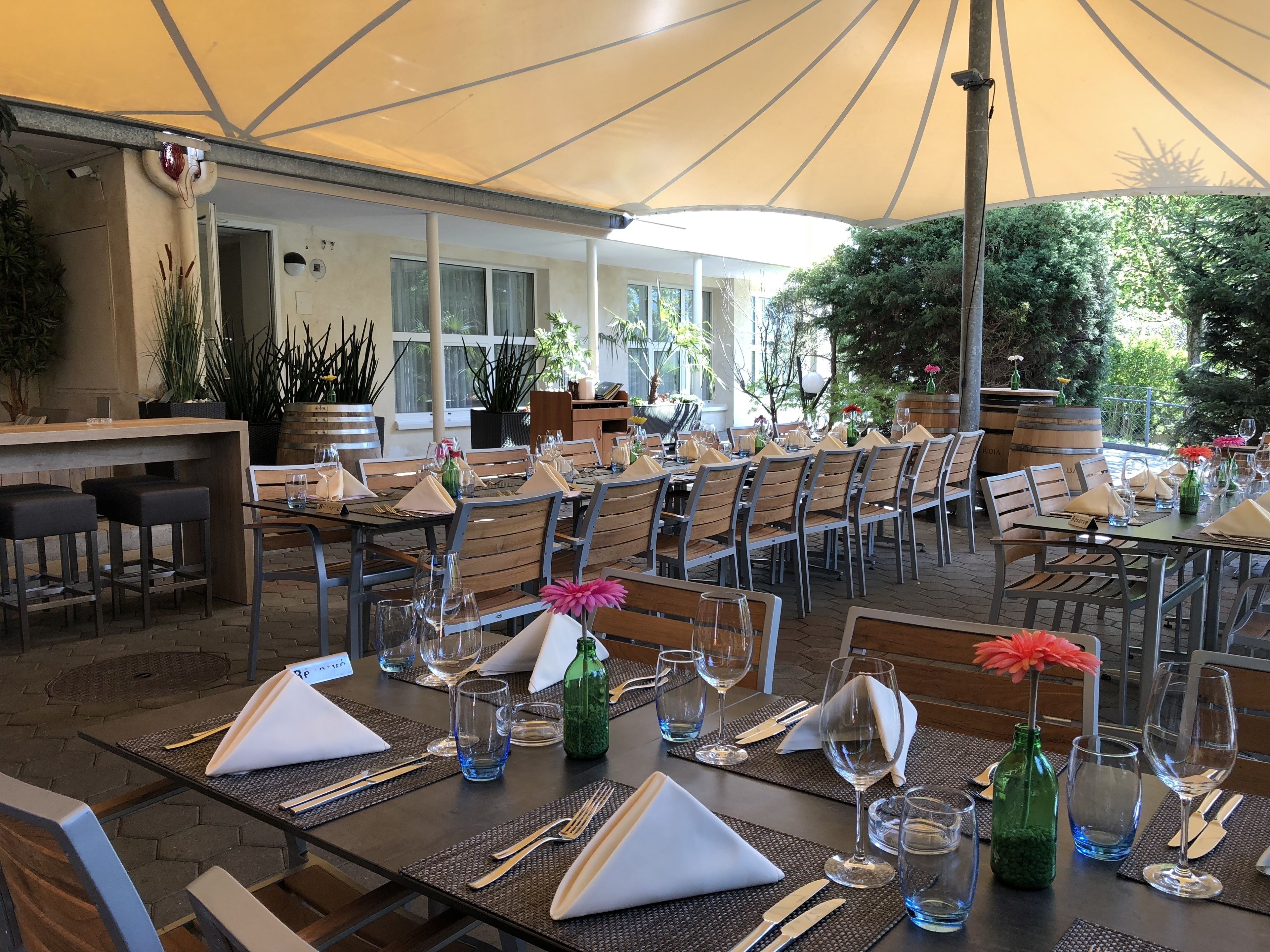 Déjeuner et dîner servis sur place