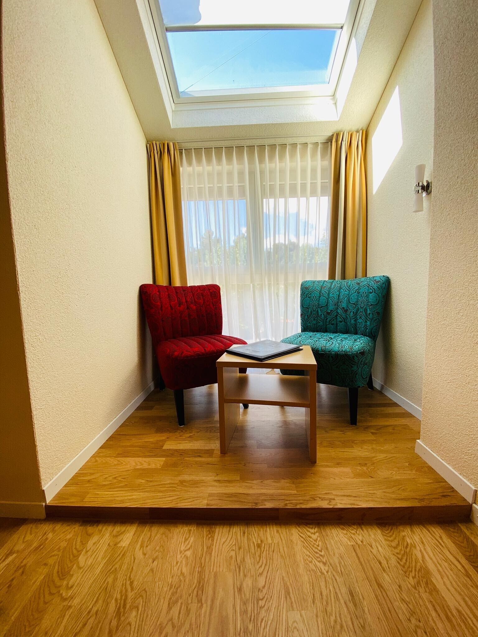 80-cm flat-screen tv with cable channels, tv