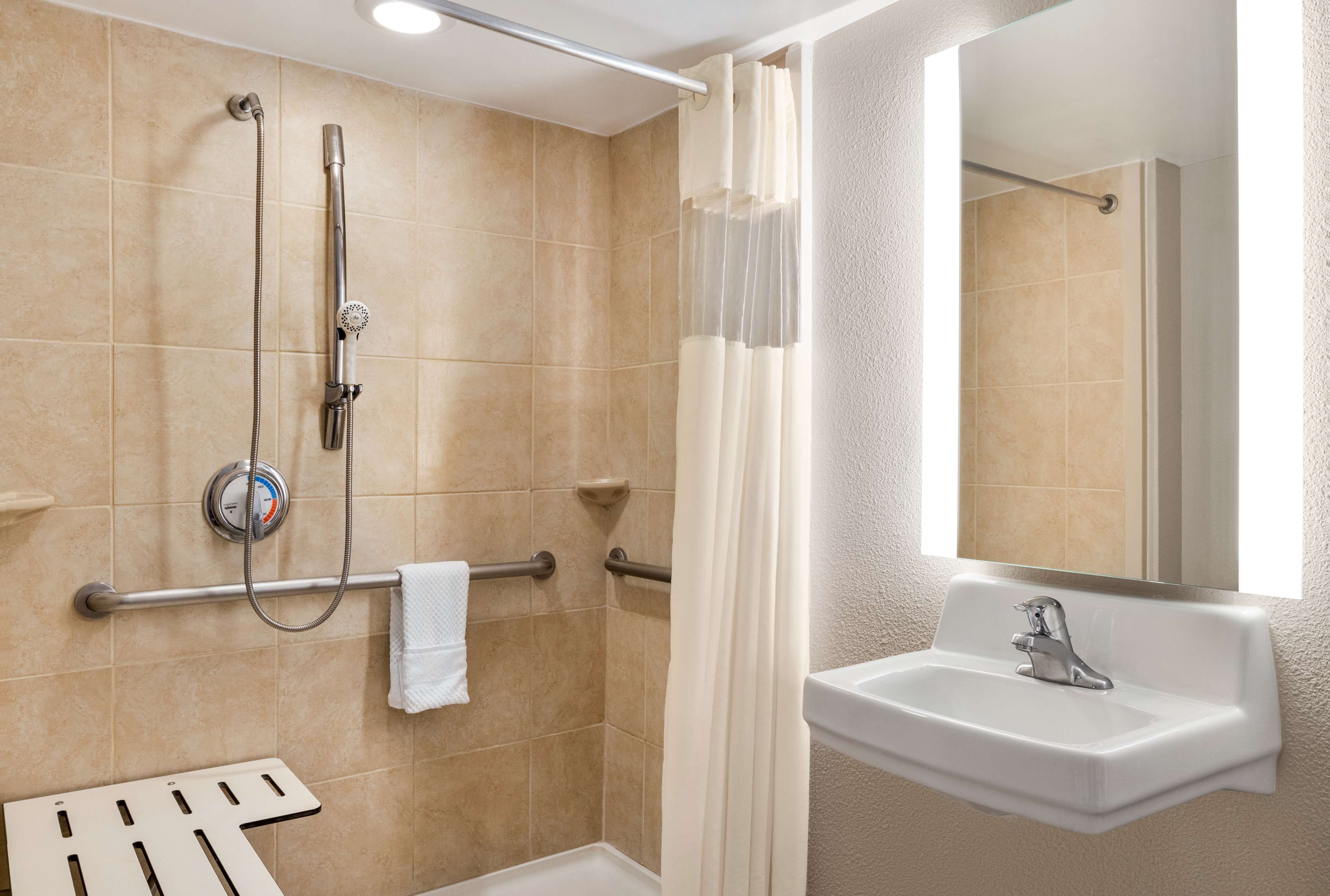 Photo - DoubleTree by Hilton New Orleans Airport