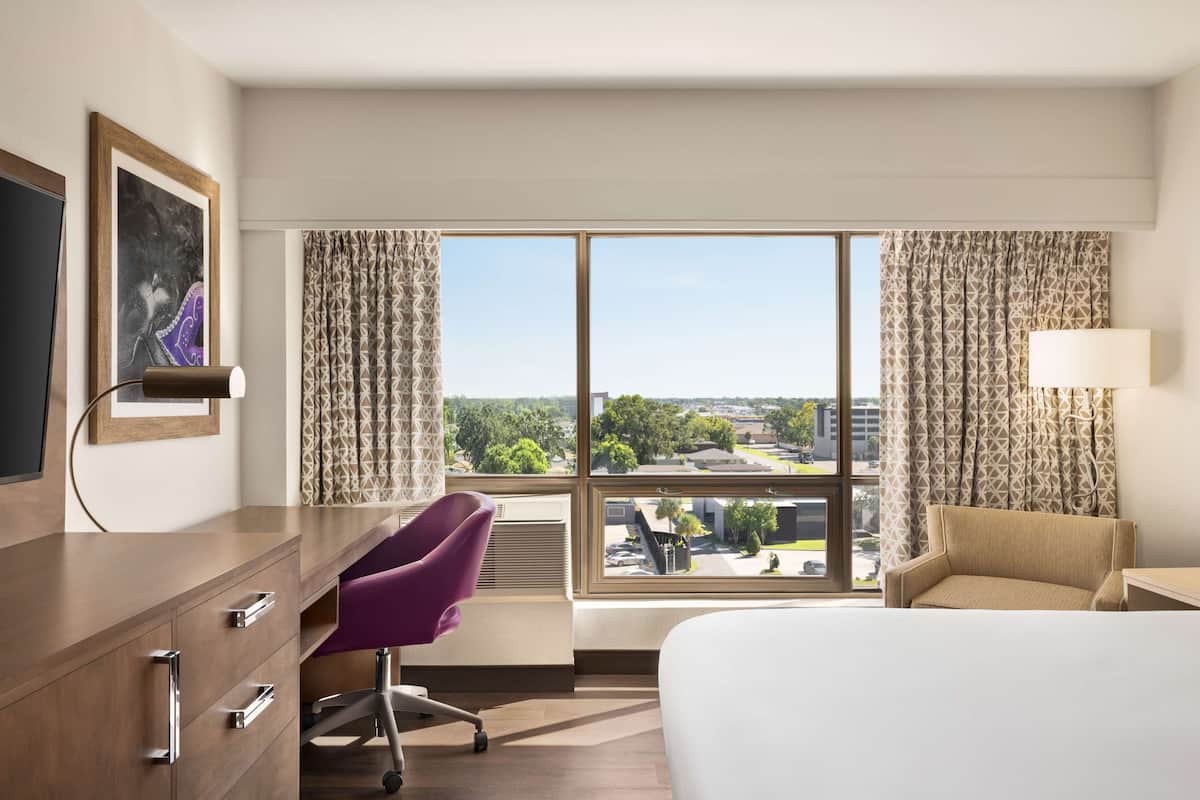 premium bedding, in-room safe, desk, laptop workspace