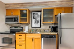 Desk, laptop workspace, blackout curtains, iron/ironing board - MainStay Suites St. Louis - Galleria (Richmond Heights)