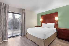 Desk, laptop workspace, blackout drapes, iron/ironing board - MainStay Suites St. Louis - Galleria (Richmond Heights)