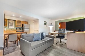 Estudio, 1 cama King size, para no fumadores | 1 habitación, escritorio y espacio para trabajar con laptop 