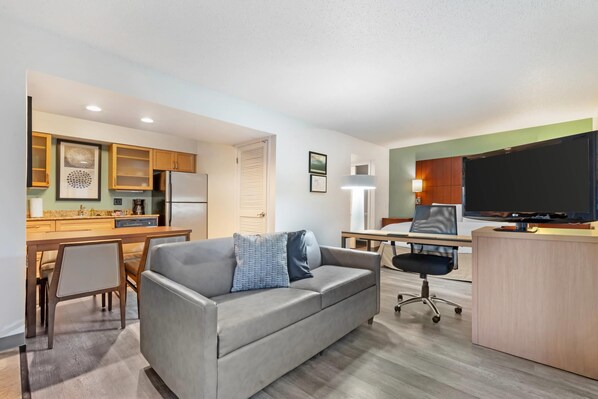 Studio, 1 King Bed, Non Smoking | 1 bedroom, desk, laptop workspace, blackout drapes