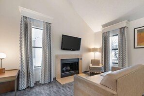 Desk, laptop workspace, blackout curtains, iron/ironing board - MainStay Suites St. Louis - Galleria (Richmond Heights)