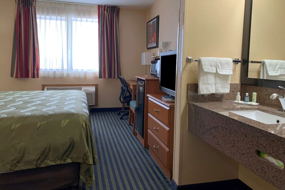 Standardzimmer, 1 King-Bett, Nichtraucher | Schreibtisch, Bügeleisen/Bügelbrett, kostenloses WLAN, Bettwäsche