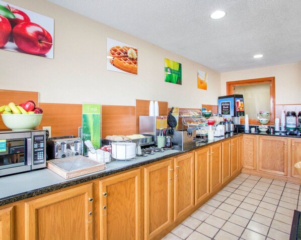 Free continental breakfast 