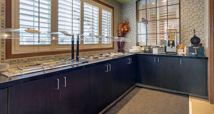 Best Western Plus Brookside Inn