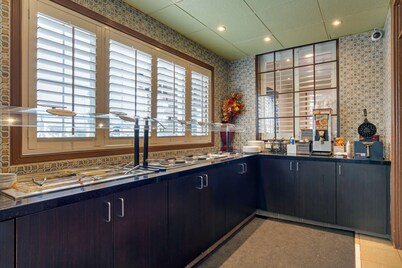 Best Western Plus Brookside Inn