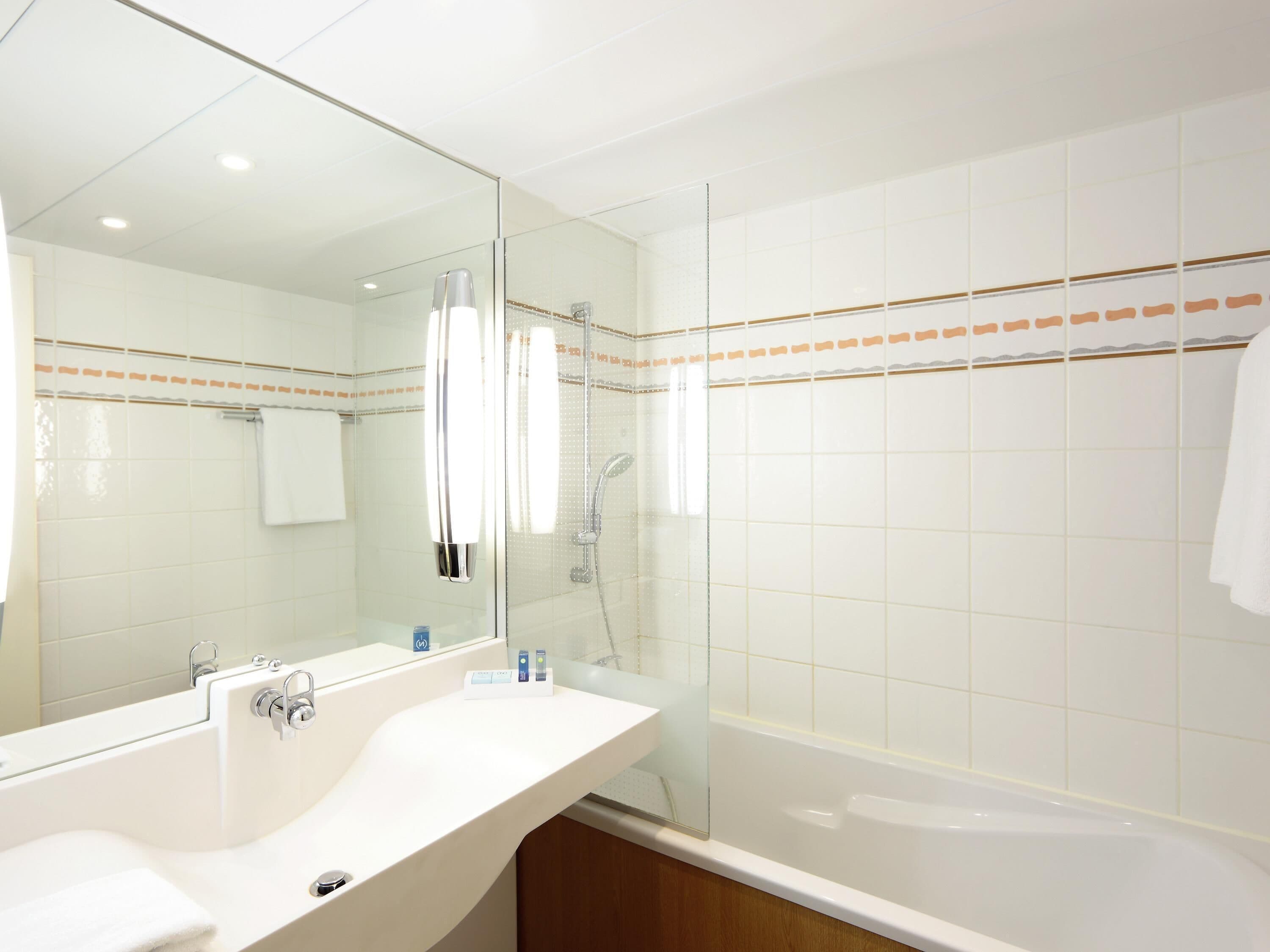 Habitación clásica, 1 cama matrimonial y sofá cama | Ropa de cama de alta calidad, camas con efecto memoria y minibar 