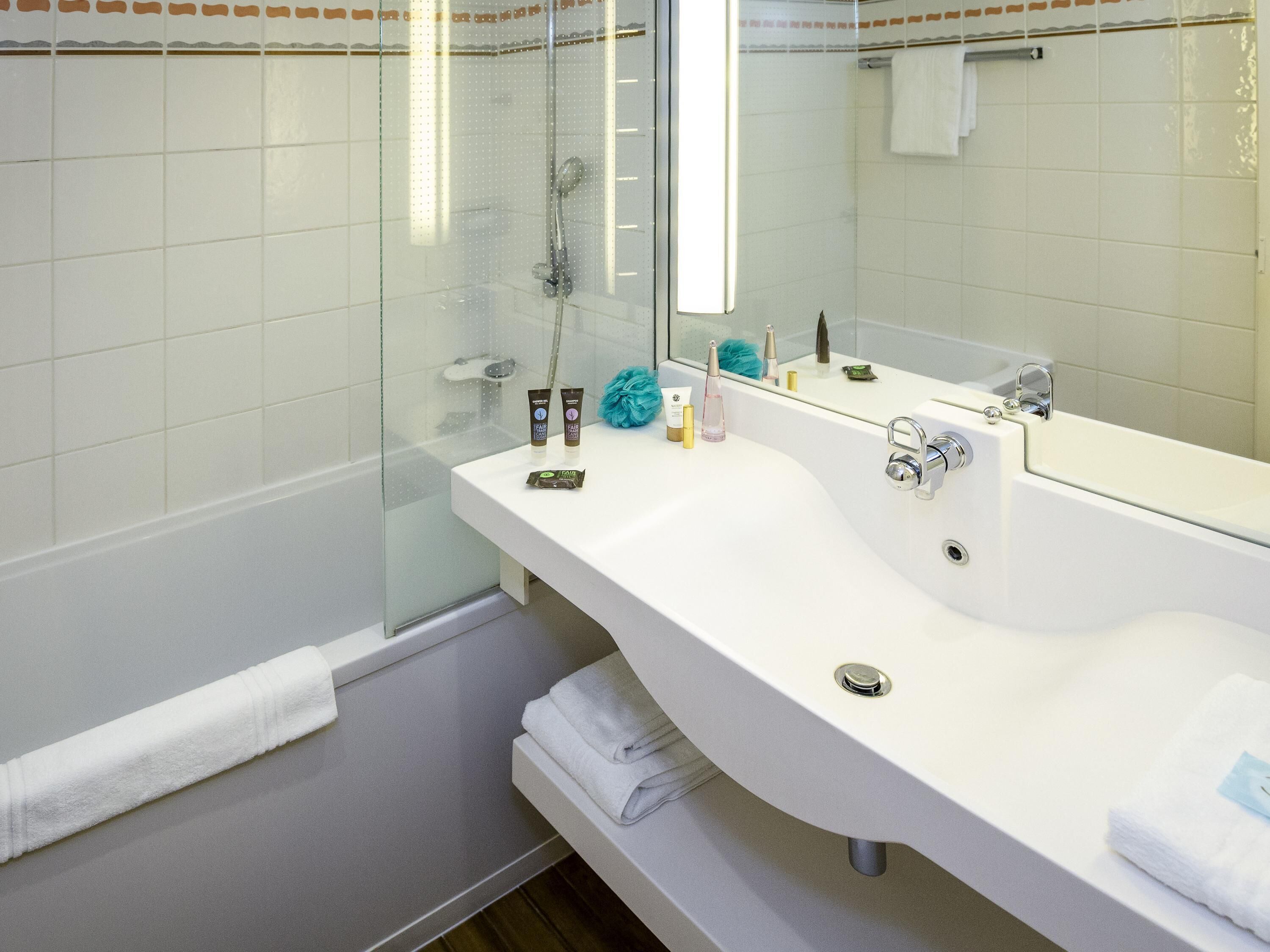 Literie de qualité, lit avec matelas en mousse à mémoire, minibar