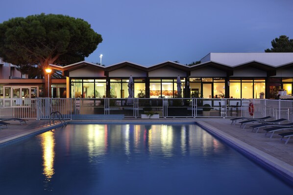 Seasonal outdoor pool, sun loungers