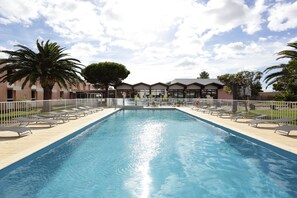 Seasonal outdoor pool, open 8:00 AM to 8:00 PM, pool loungers