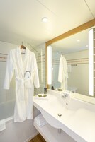 Executive Room, 1 Double Bed with Sofa bed | Bathroom | Bathtub, deep soaking tub, eco-friendly toiletries, hair dryer