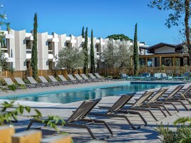 Seasonal outdoor pool, open 8:00 AM to 8:00 PM, sun loungers