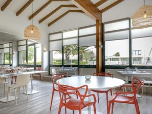 Dinner served, French cuisine, al fresco dining 