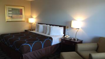 Room, 1 King Bed, Non Smoking | In-room safe, free WiFi, bed sheets, alarm clocks