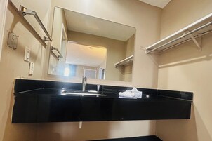 Ducha, artículos de tocador gratuitos, secador de pelo, toallas