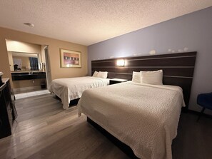 Rum - 2 queensize-sängar - icke-rökare | Strykjärn/strykbräda, gratis wi-fi, sängkläder och väckarklockor