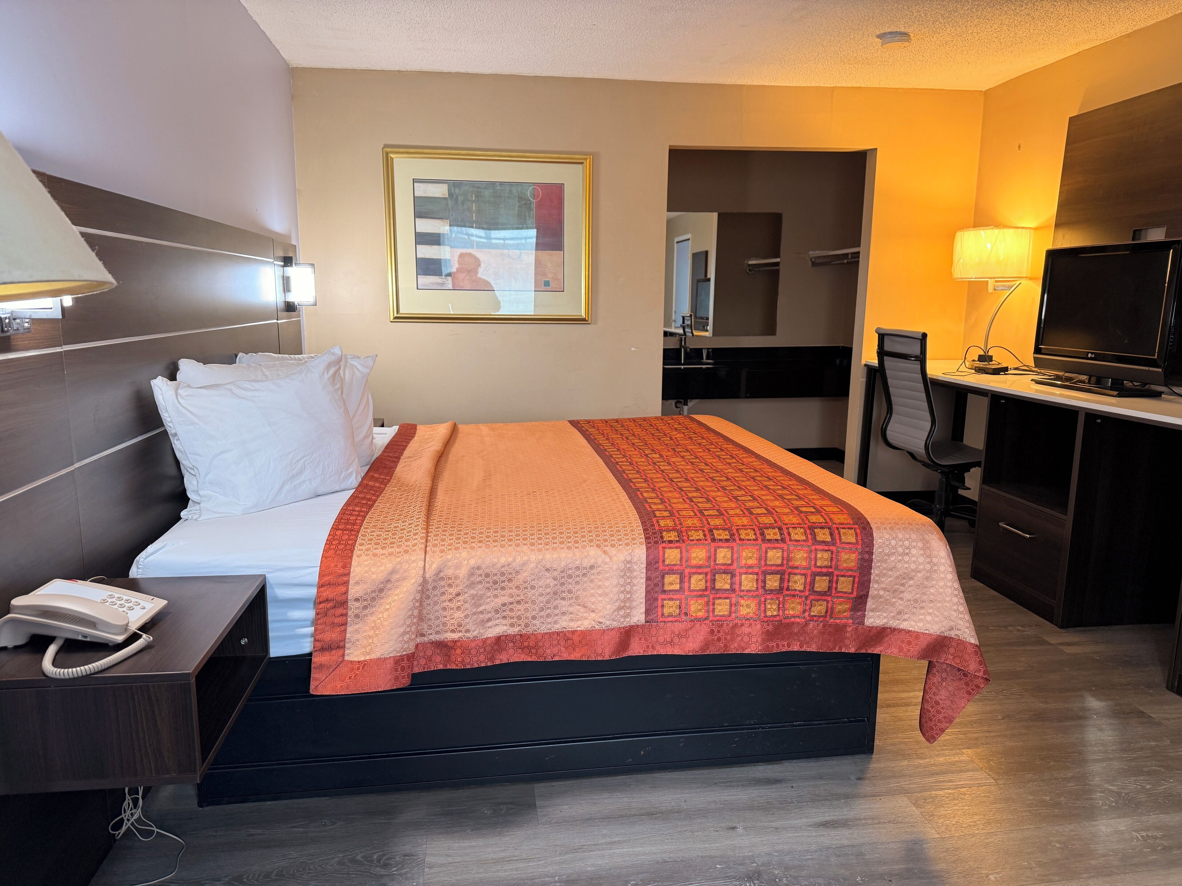 Rum - 1 kingsize-säng - icke-rökare | Strykjärn/strykbräda, gratis wi-fi, sängkläder och väckarklockor