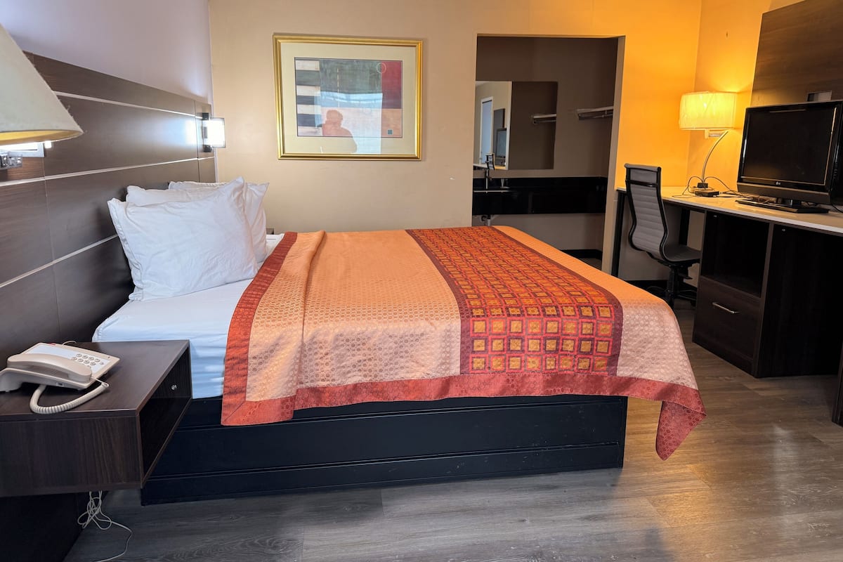 Rum - 1 kingsize-säng - icke-rökare | Strykjärn/strykbräda, gratis wi-fi, sängkläder och väckarklockor