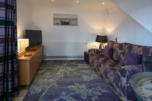 Standard Room, 1 Double Bed, Non Smoking | Living area