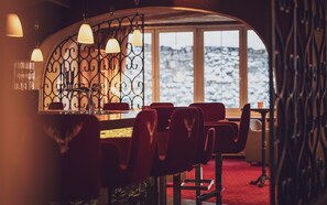 Bar (on property) - Mountain Plaza Hotel (Davos)