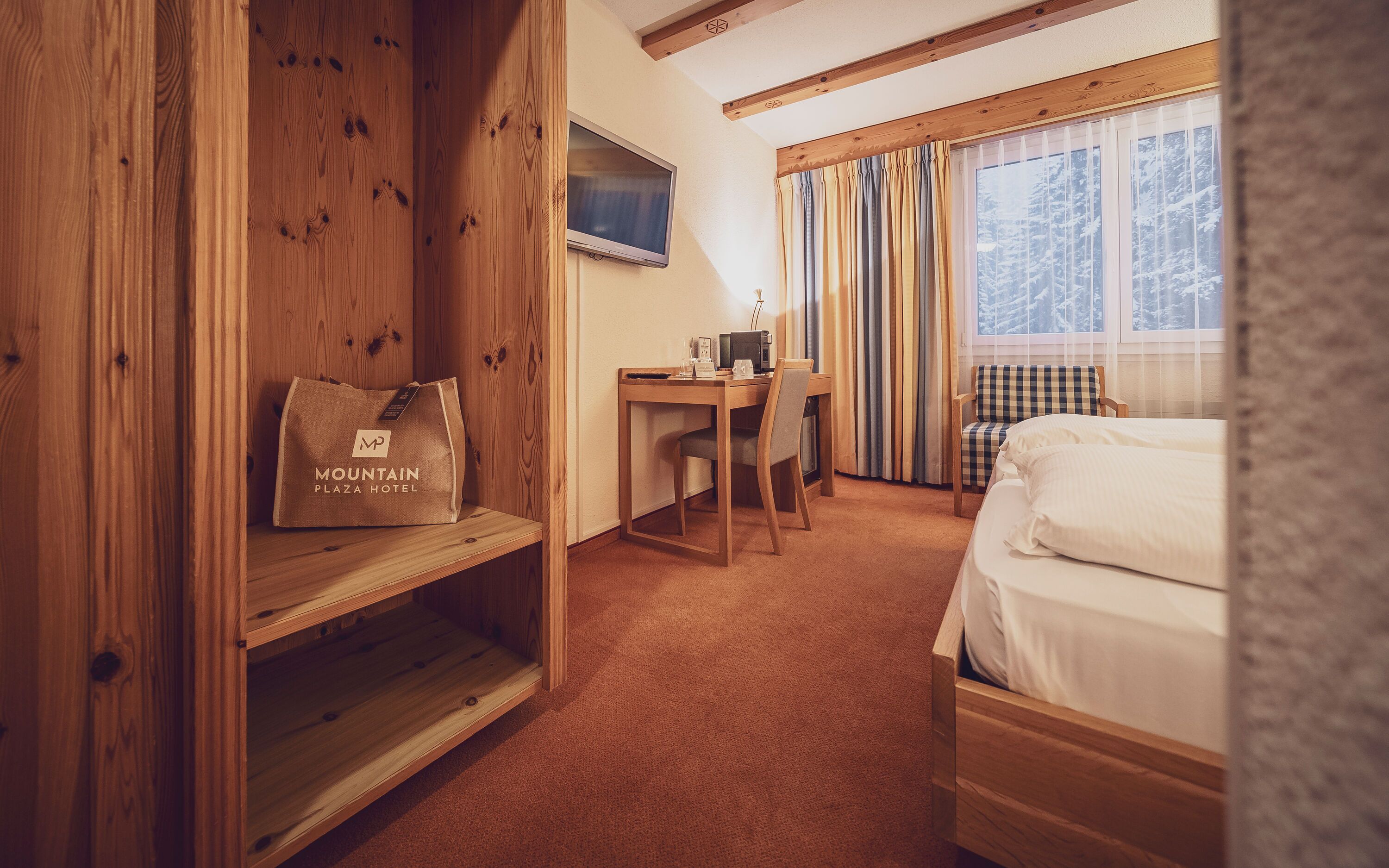 hypo-allergenic bedding, minibar, in-room safe, desk