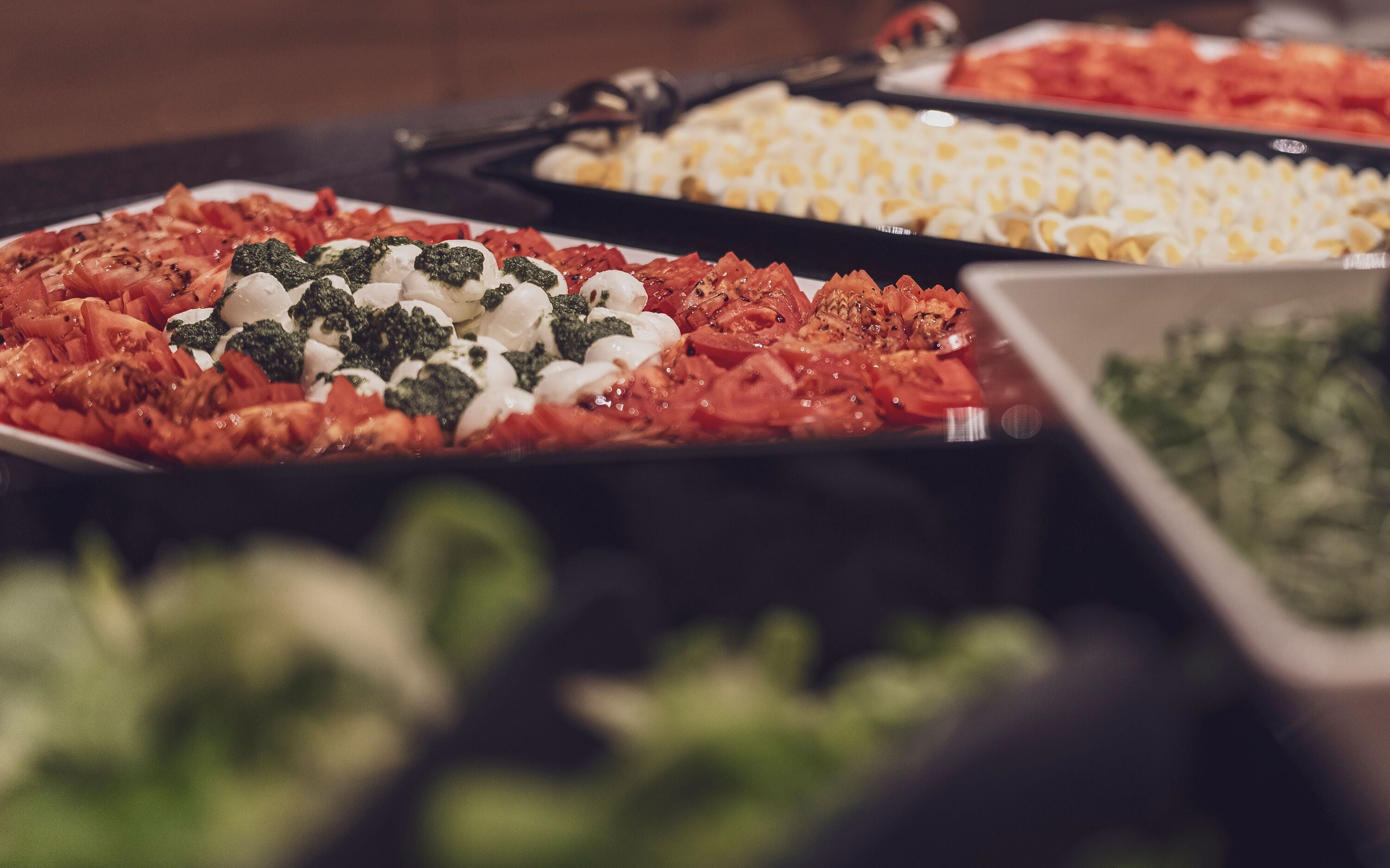 2 restaurants, breakfast served