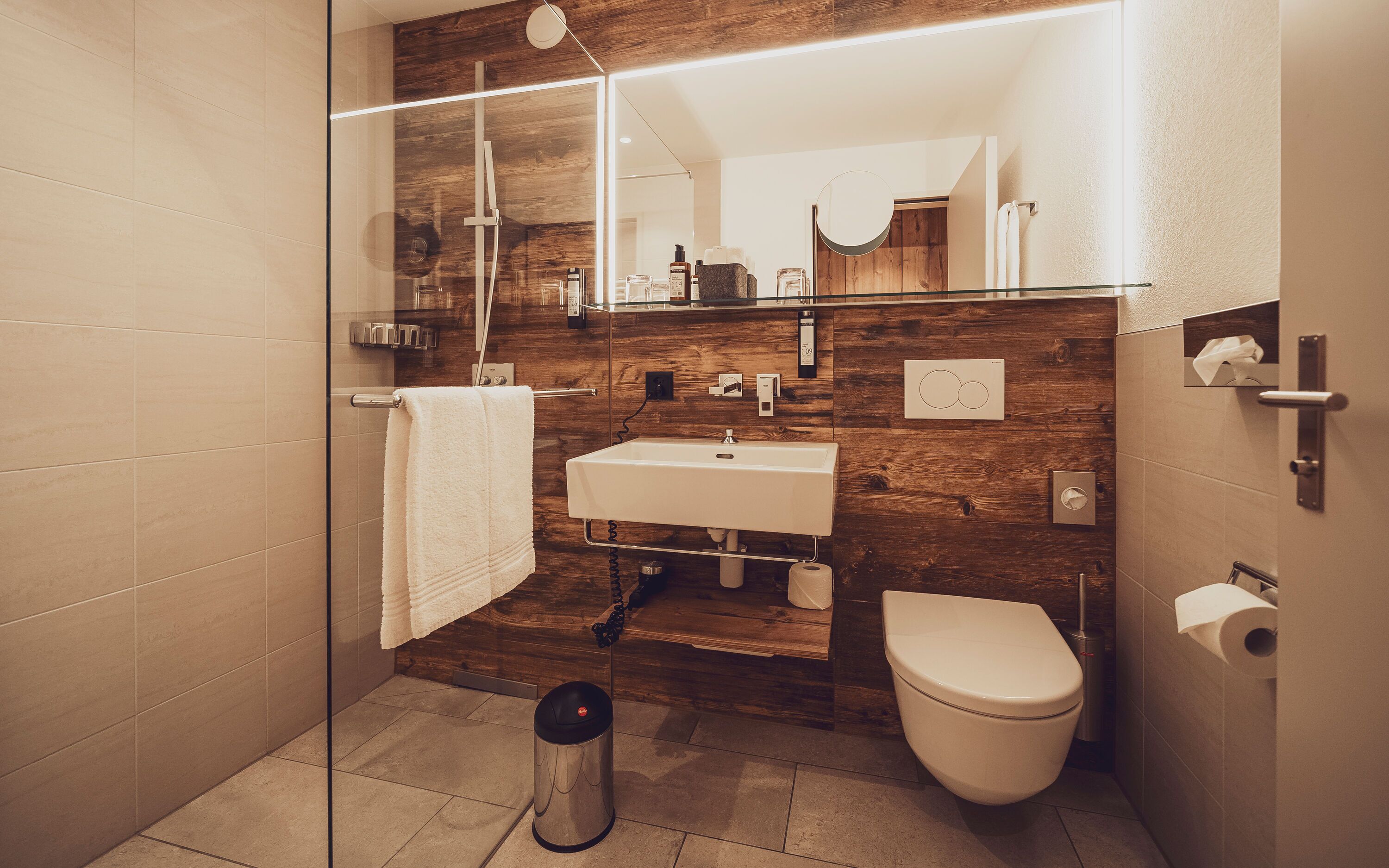 superior double room, non smoking | bathroom | free toiletries, hair dryer, dressing gowns, towels