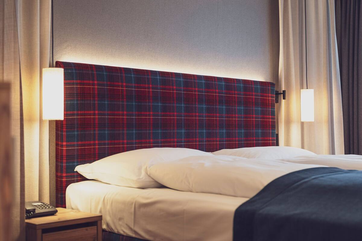 hypo-allergenic bedding, minibar, in-room safe, desk