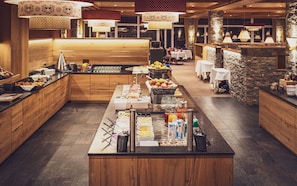 Buffet déjeuner gratuit tous les jours