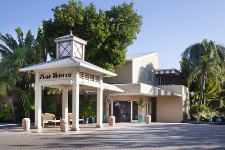 Pier House Resort Spa - Image 2